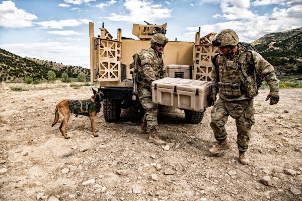 Peli-Hardigg™ Light Lift™ Series Rotationally Moulded Cases